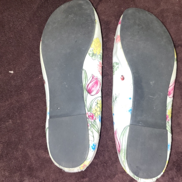 Xhilaration Cream Floral Ballet Flats - Picture 2 of 2
